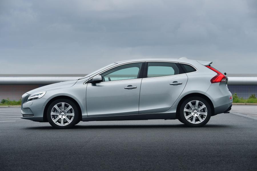  Volvo V40 D4 Inscription 2016 года  (UK) (фото 19 из 34)